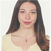 Soy una estudiante en el grado de fisioterapia de 19 años con muchas ganas de trabajar ayudando a los niños con sus asignaturas